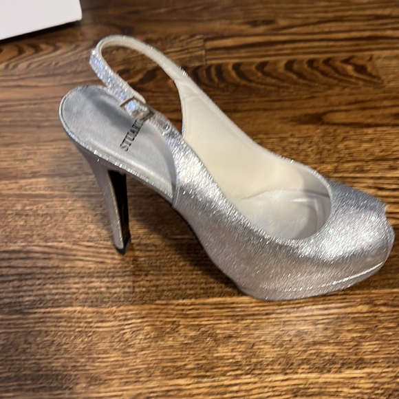 Stuart Weitzman slingback peep toe sandal in silver size 7 - Picture 3 of 4